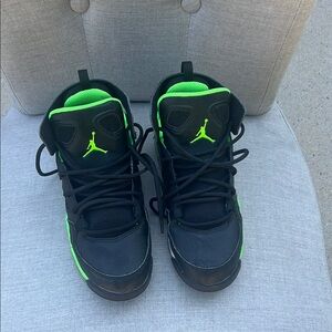 Jordan Black and Green Sneakers Athletic Design Size 5Y